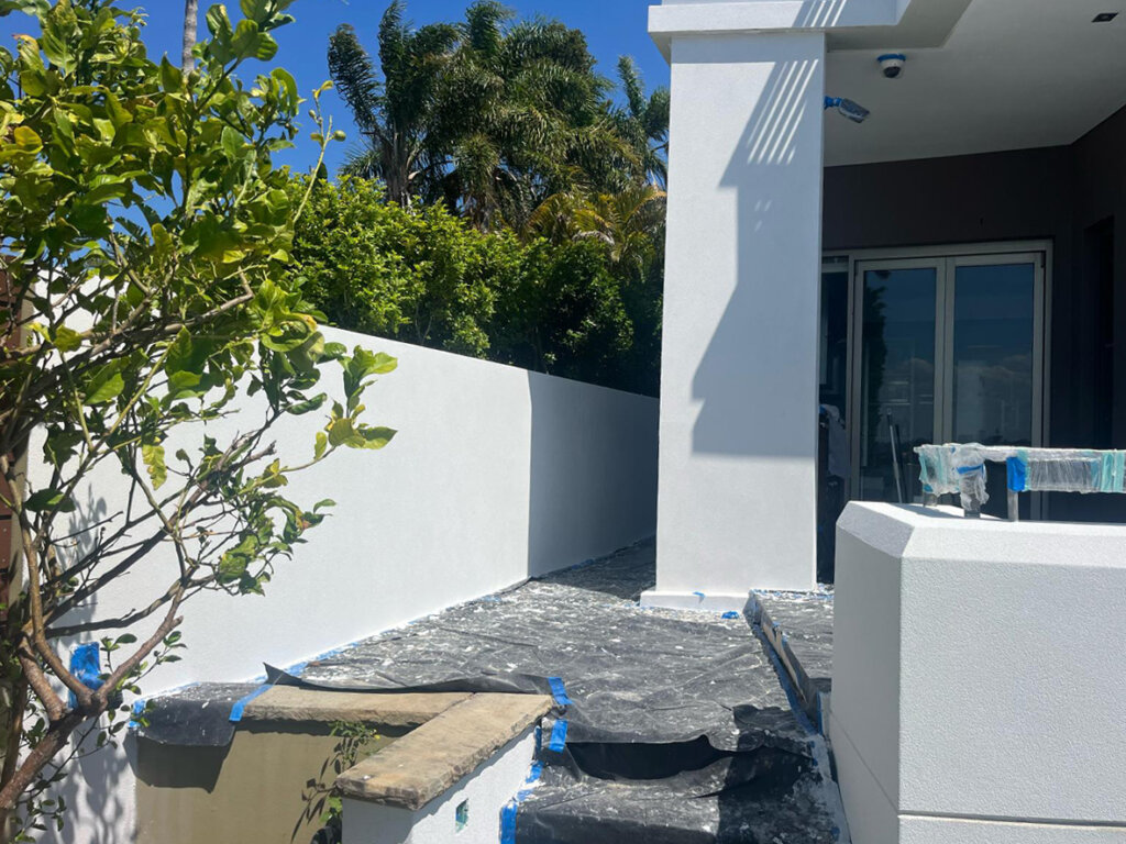 Quality Wall Rendering North Sydney, Repair Render Outside Wall with plastic protection on ground and railings